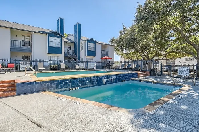 Rise West Arlington Pool