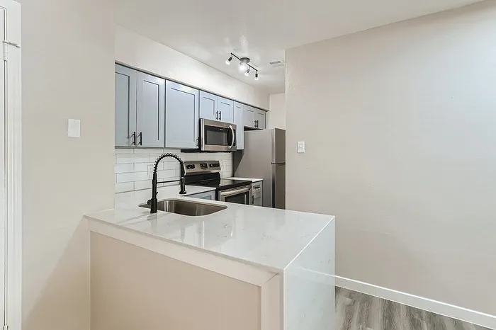 Rise at Highland Meadows Apartments