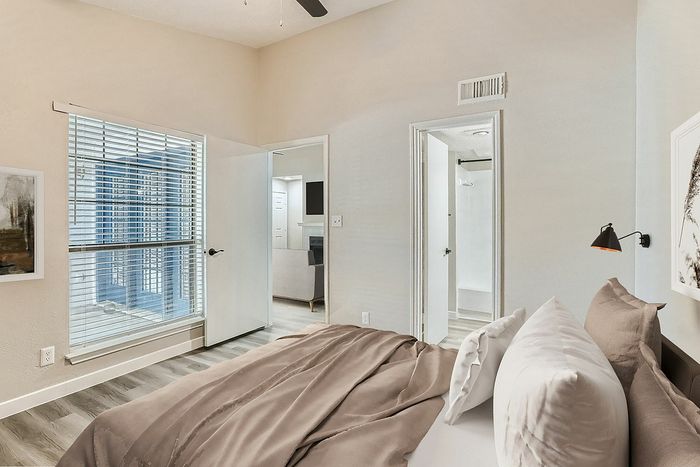 Rise at Highland Meadows Apartments