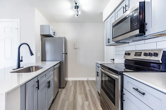 Rise at Highland Meadows Apartments