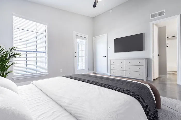 Rise at Highland Meadows Apartments
