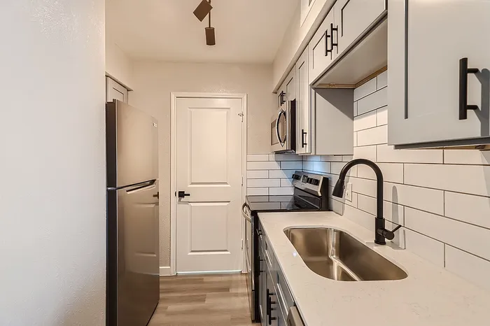 Rise at Highland Meadows Apartments