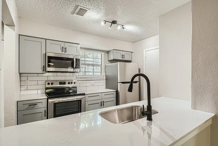 Rise at Highland Meadows Apartments