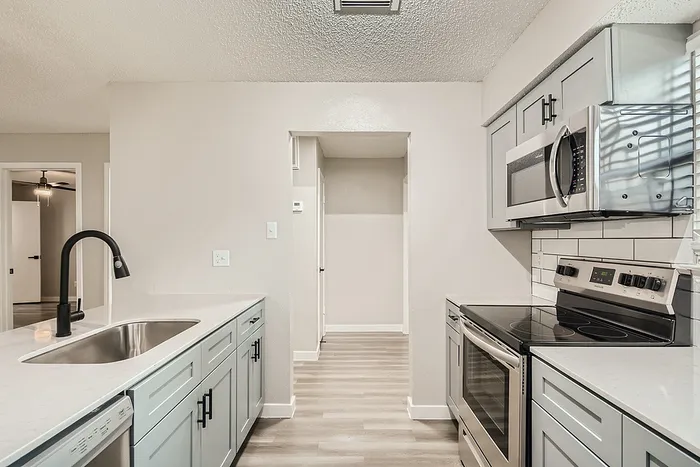 Rise at Highland Meadows Apartments