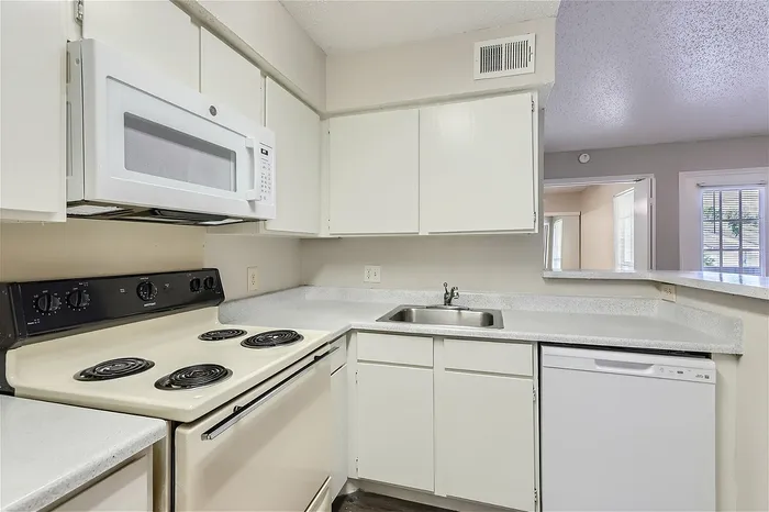 Rise at Highland Meadows Apartments