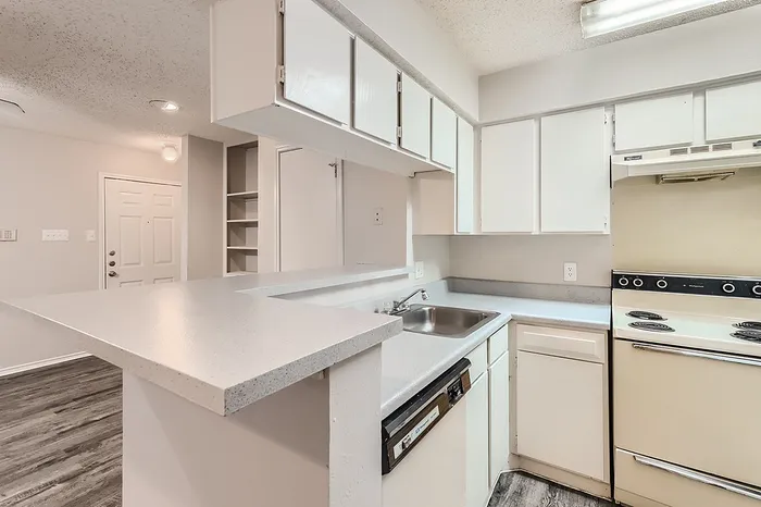 Rise at Highland Meadows Apartments