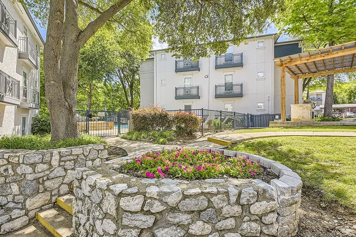 Rise Highland Park Exterior