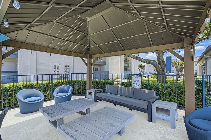 Rise Gateway Lounge