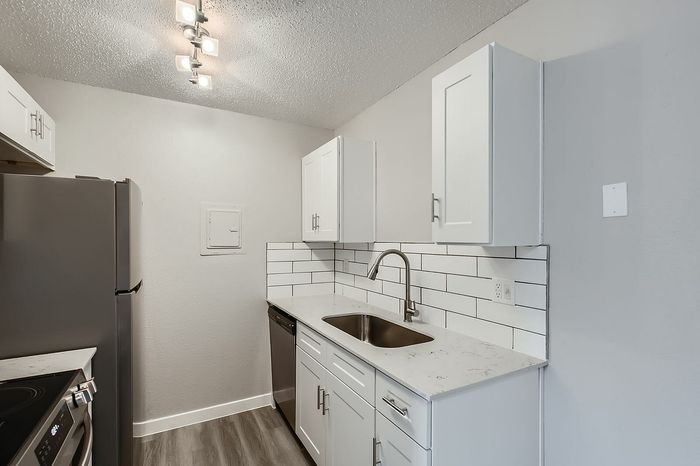 A1 Renovated - 1 Bed 1 Bath