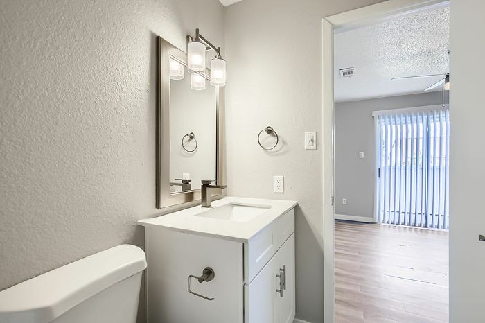 A1 Renovated - 1 Bed 1 Bath