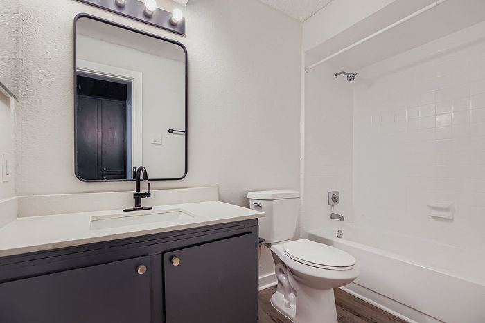 B3 Silver - 2 Bed 2 Bath
