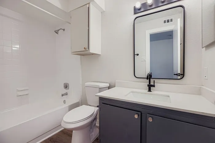 B3 Silver - 2 Bed 2 Bath
