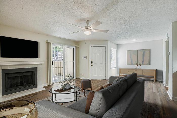 B3 Silver - 2 Bed 2 Bath