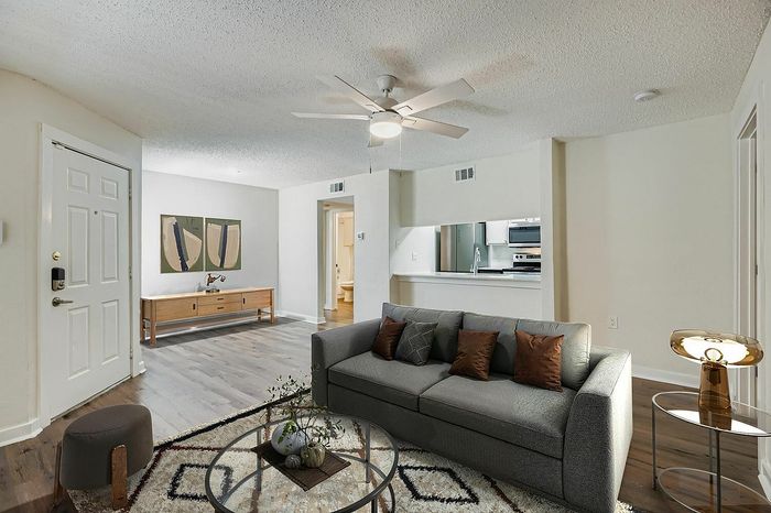 B3 Silver - 2 Bed 2 Bath