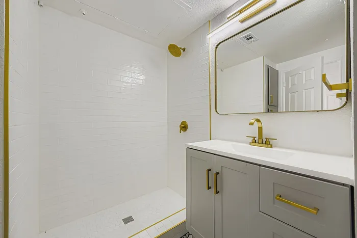 A1 Gold - 1 Bed 1 Bath