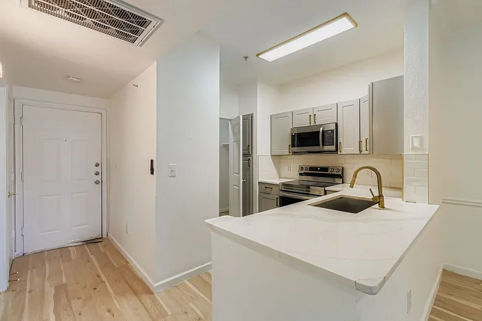 B2 Gold - 2 Bed 2 Bath