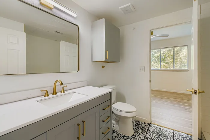 B2 Gold - 2 Bed 2 Bath