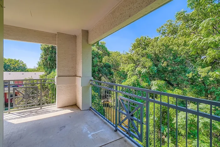 B2 Gold - 2 Bed 2 Bath