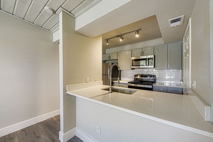 B2 Gold - 2 Bed 2 Bath