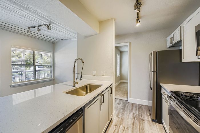B2 Gold - 2 Bed 2 Bath