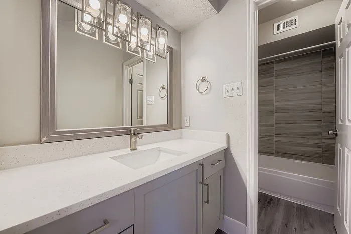 B2 Gold - 2 Bed 2 Bath