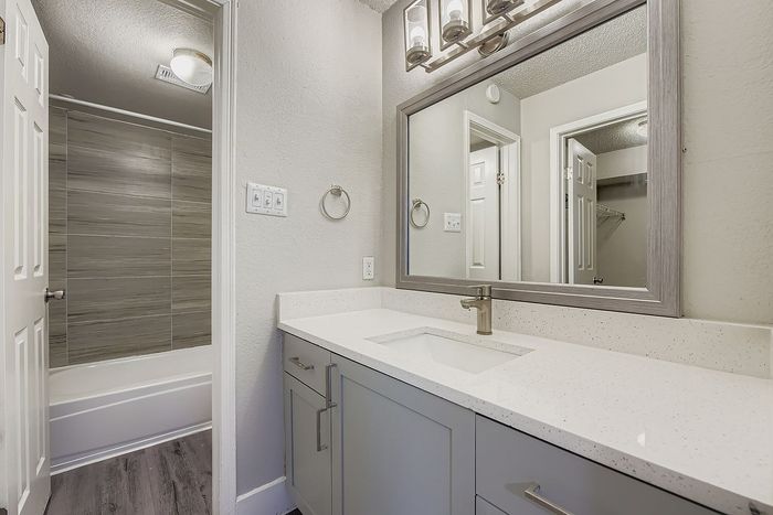 B2 Gold - 2 Bed 2 Bath