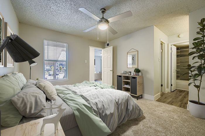 B2 Gold - 2 Bed 2 Bath