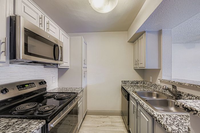 A1 Bronze - 1 Bed 1 Bath
