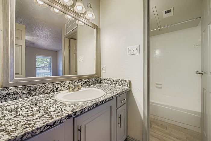 A1 Bronze - 1 Bed 1 Bath