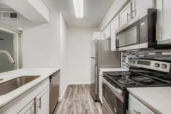A1 Silver - 1 Bed 1 Bath