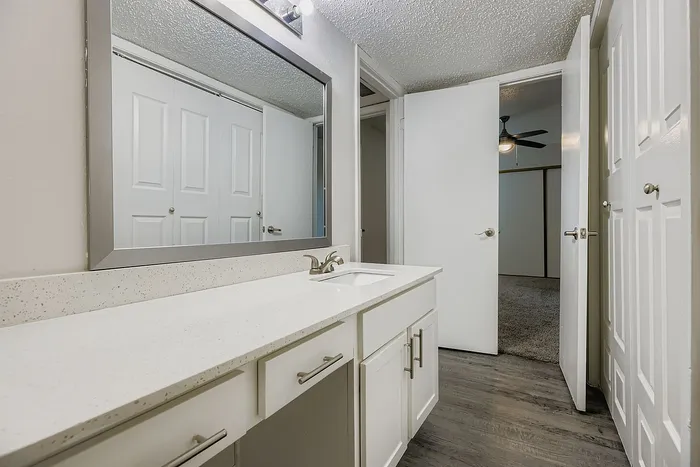 A1 Silver - 1 Bed 1 Bath