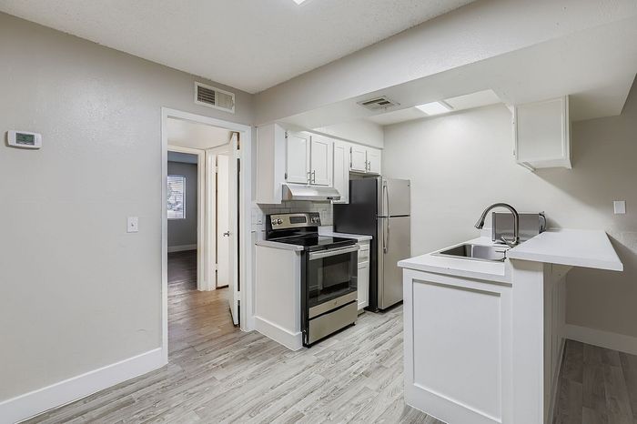 A1 Bronze - 1 Bed 1 Bath