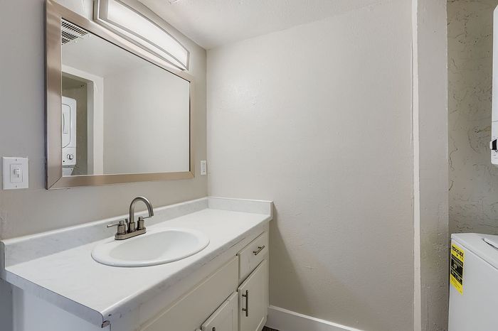 A1 Bronze - 1 Bed 1 Bath