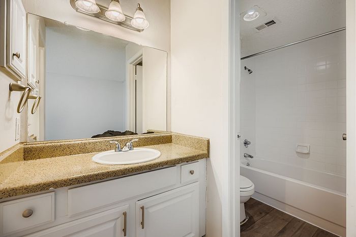 B2 Classic - 2 Bed 2 Bath