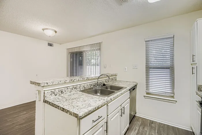 C1 Silver - 3 Bed 2 Bath