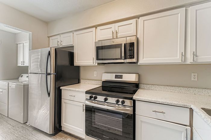B3 Silver - 2 Bed 2 Bath