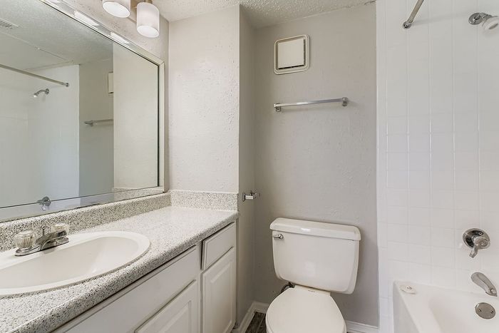 B3 Silver - 2 Bed 2 Bath