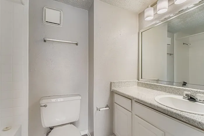 B3 Silver - 2 Bed 2 Bath