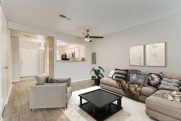 B3 Silver - 2 Bed 2 Bath