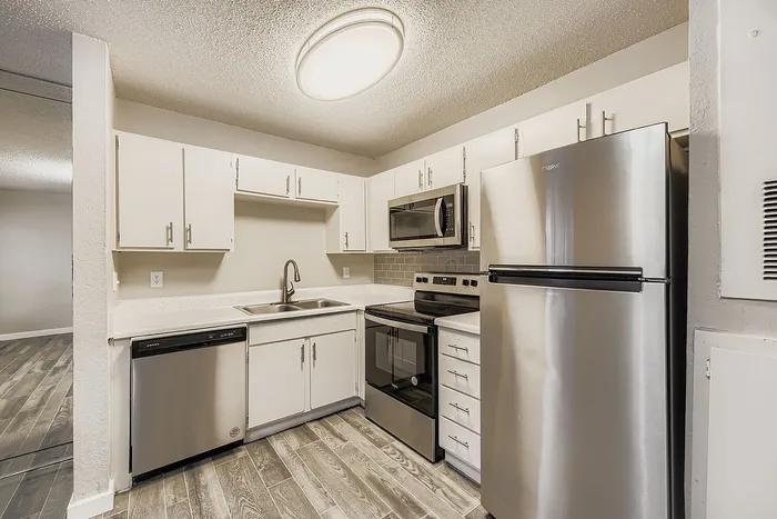 A1 Silver - 1 Bed 1 Bath