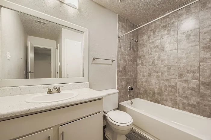 A1 Silver - 1 Bed 1 Bath