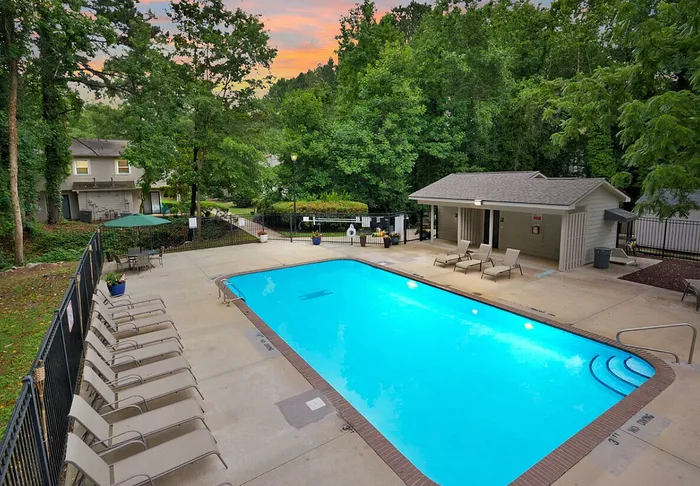 Community & Amenities