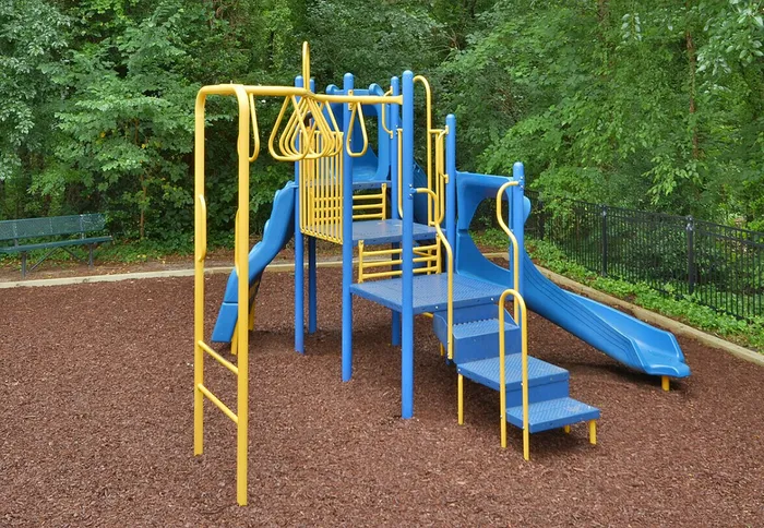 Community & Amenities