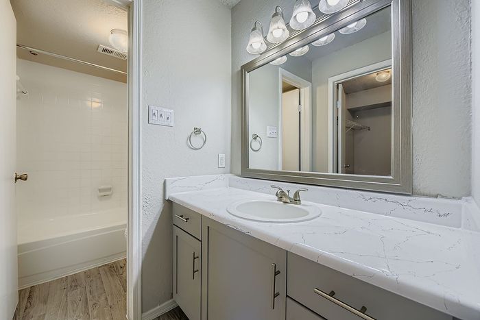 B2 Silver - 2 Bed 2 Bath