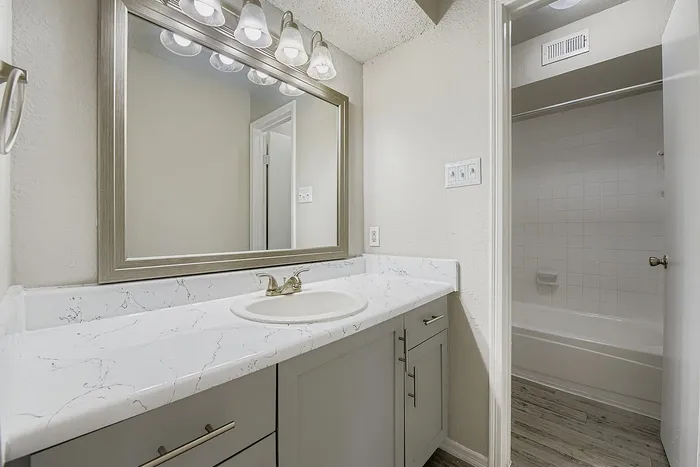 B2 Silver - 2 Bed 2 Bath