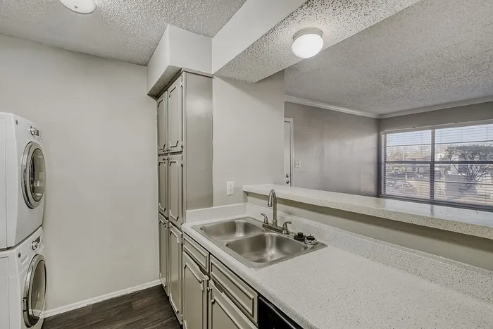 A1 Silver - 1 Bed 1 Bath