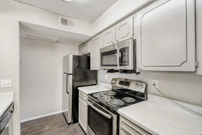 A1 Silver - 1 Bed 1 Bath