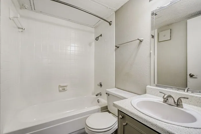 A1 Silver - 1 Bed 1 Bath