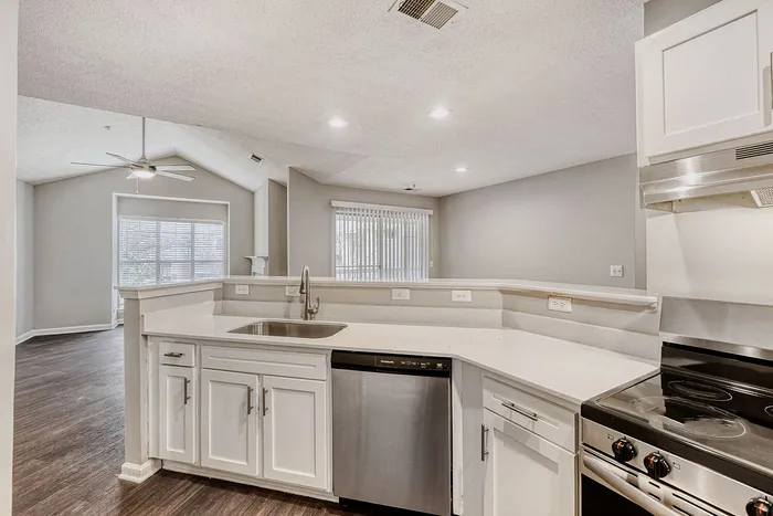C1 Gold - 3 Bed 2 Bath