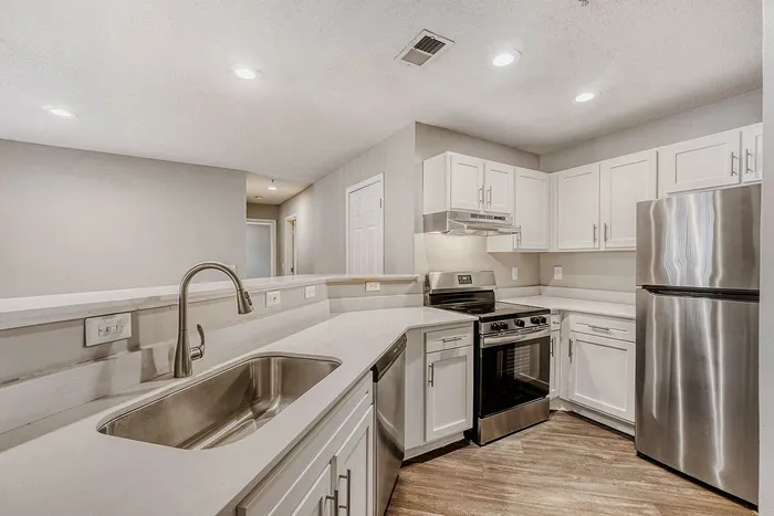 C1 Gold - 3 Bed 2 Bath